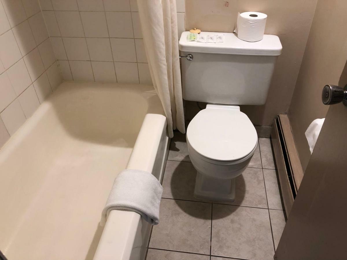 Travellers Inn Калгари Экстерьер фото