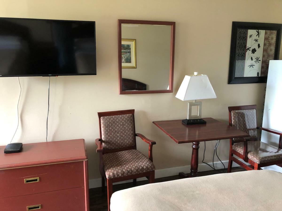 Travellers Inn Калгари Экстерьер фото