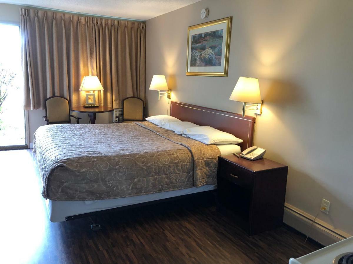 Travellers Inn Калгари Экстерьер фото