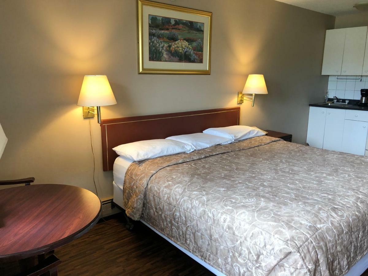 Travellers Inn Калгари Экстерьер фото