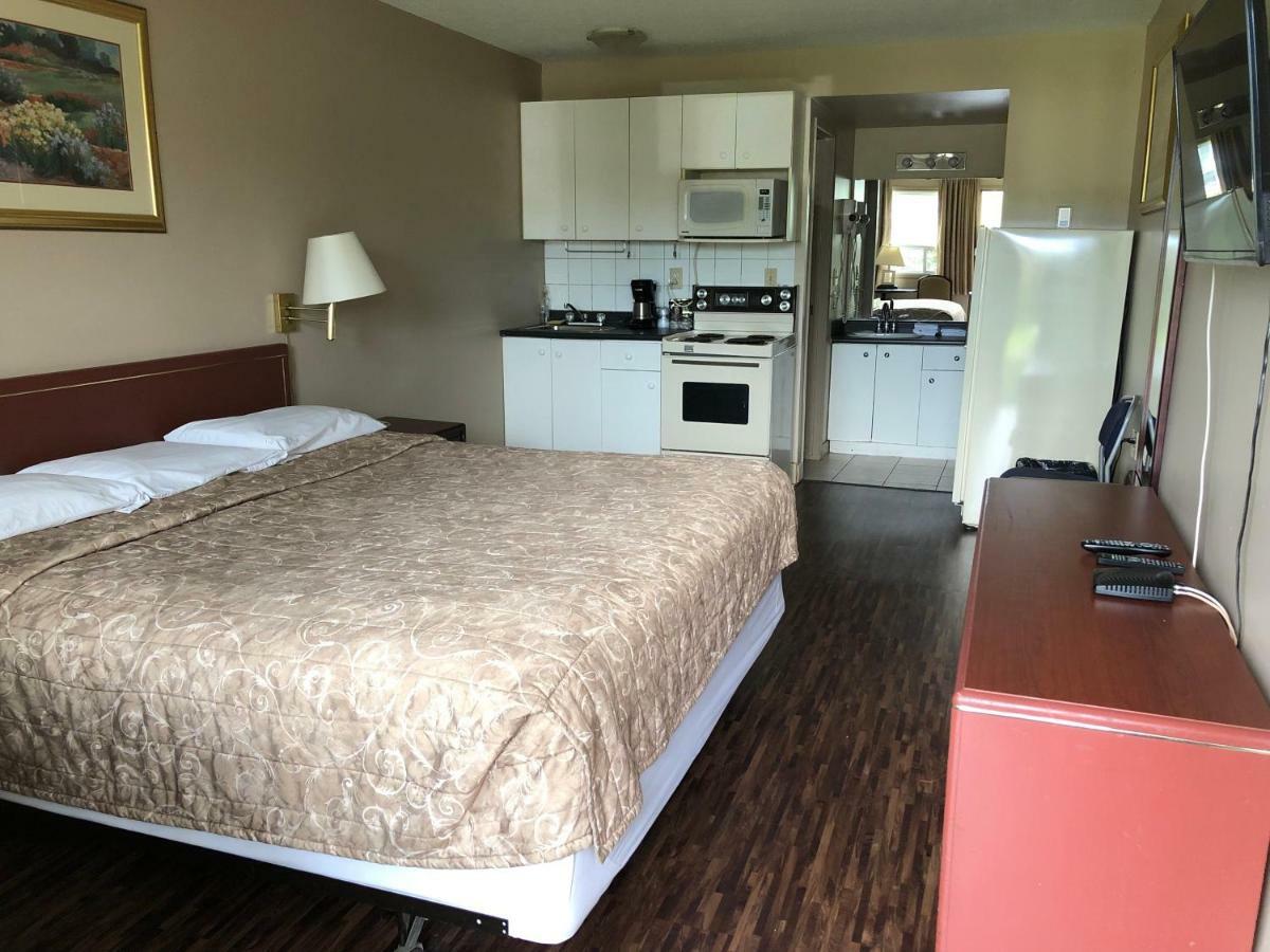 Travellers Inn Калгари Экстерьер фото